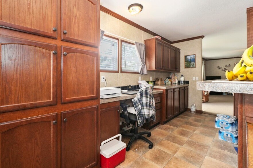 More Photos Of 1219 Private Road 1060, West Plains Recycling Center For Sale