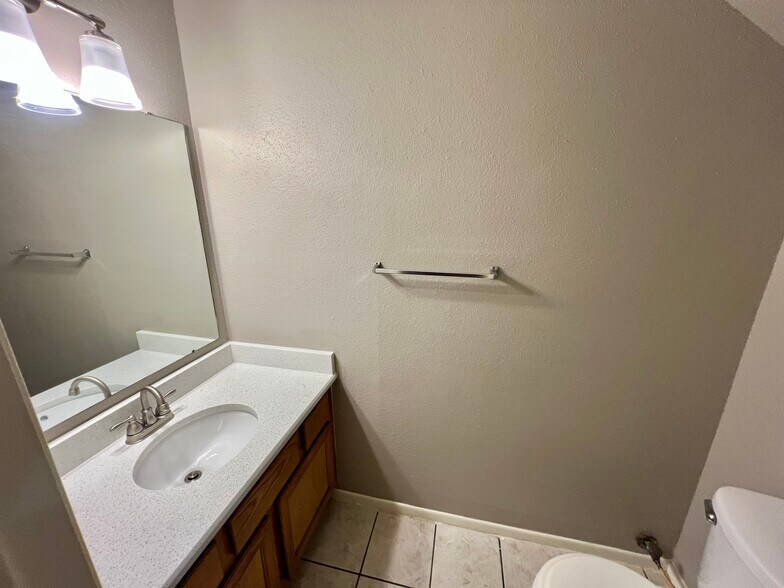 More Photos Of 1039 N Chenango St, Angleton Apartments For Sale