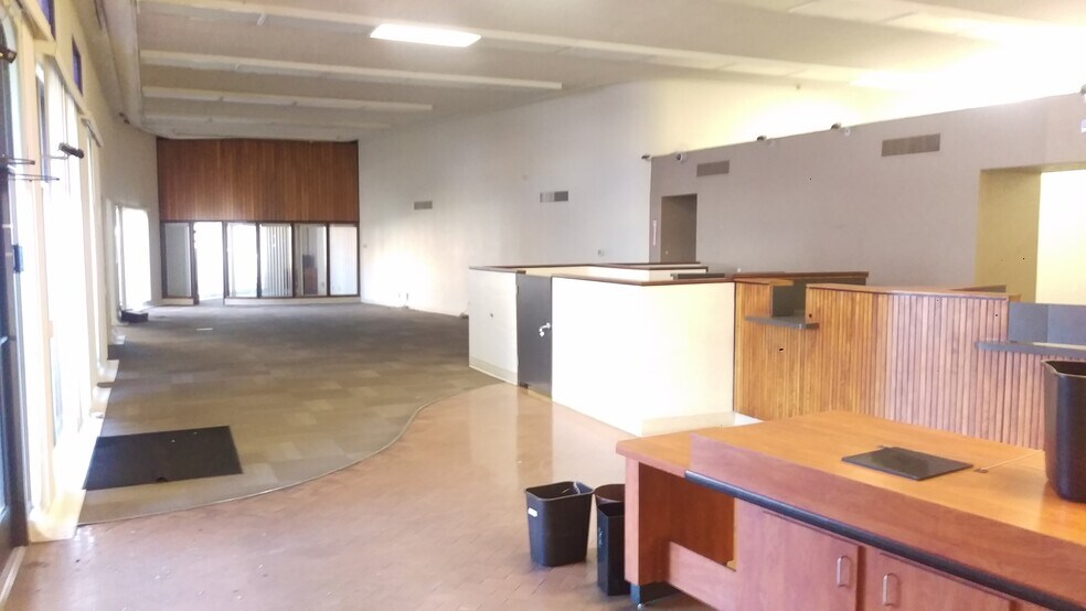 More Photos Of 112 N Grand Ave, Nogales Bank For Lease