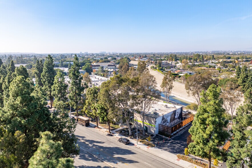 More Photos Of 10381-10395 Jefferson Blvd, Culver City Loft Creative Space For Lease