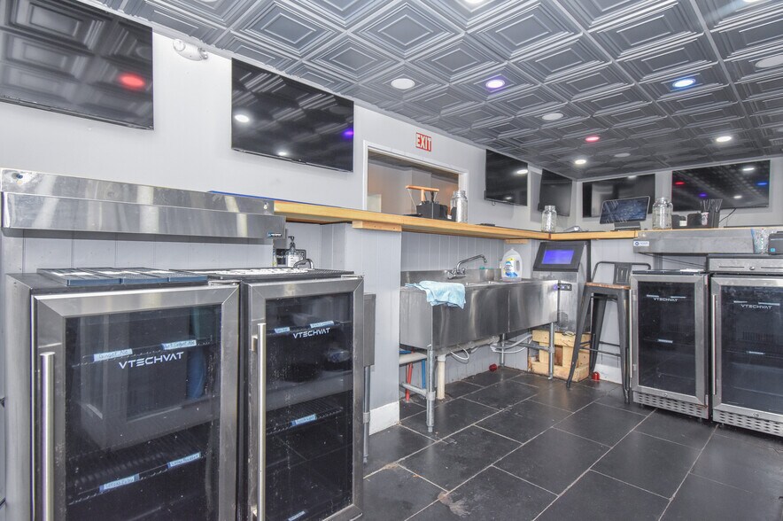 More Photos Of 82 Court Sq, Alexander City Flex For Sale