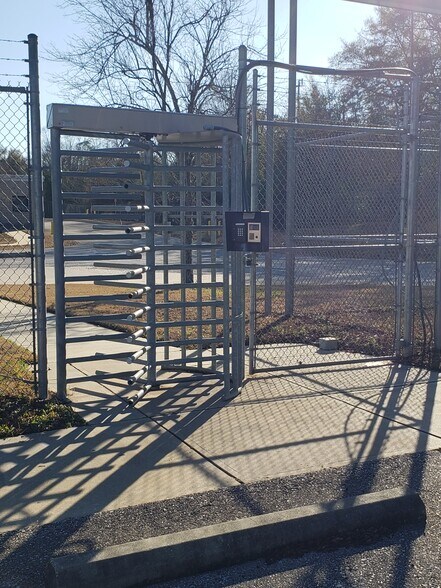 More Photos Of 4674 Westgate Pky, Dothan Distribution For Lease