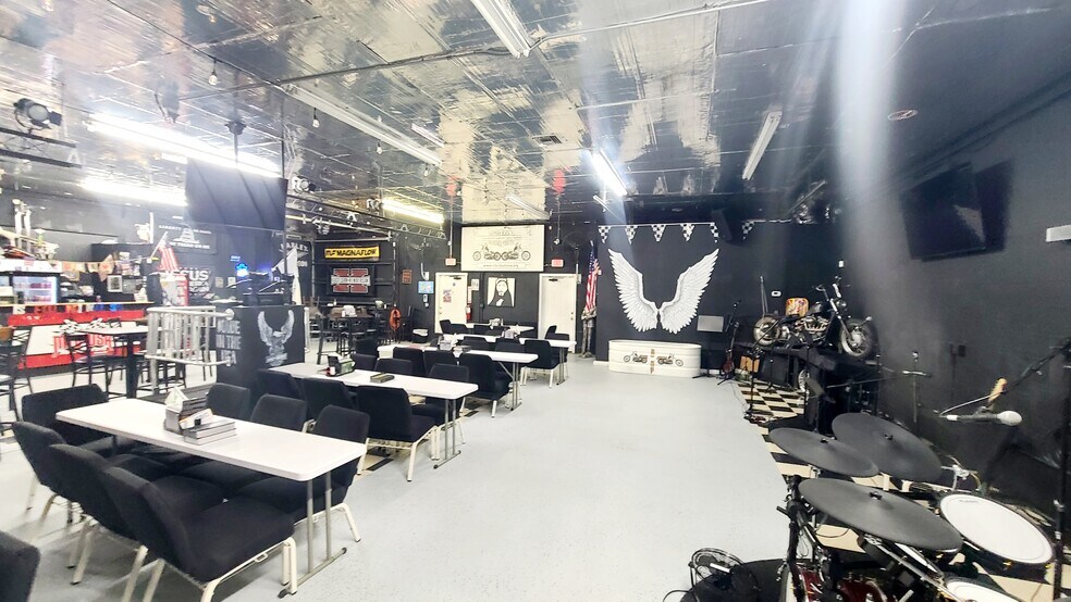 More Photos Of 555 8th St, Daytona Beach Distribution For Sale