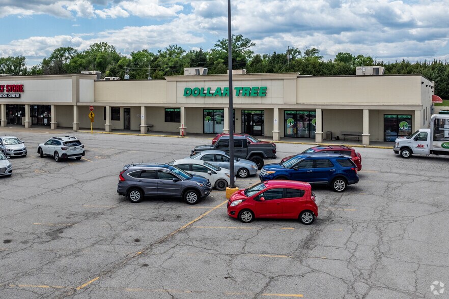 More Photos Of 612-620 S 130th St, Bonner Springs Storefront For Sale