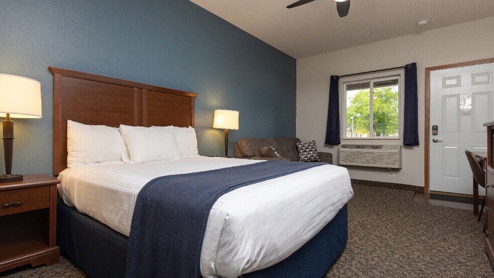 More Photos Of 102 Glenhaven Dr, Battle Lake Hospitality For Sale