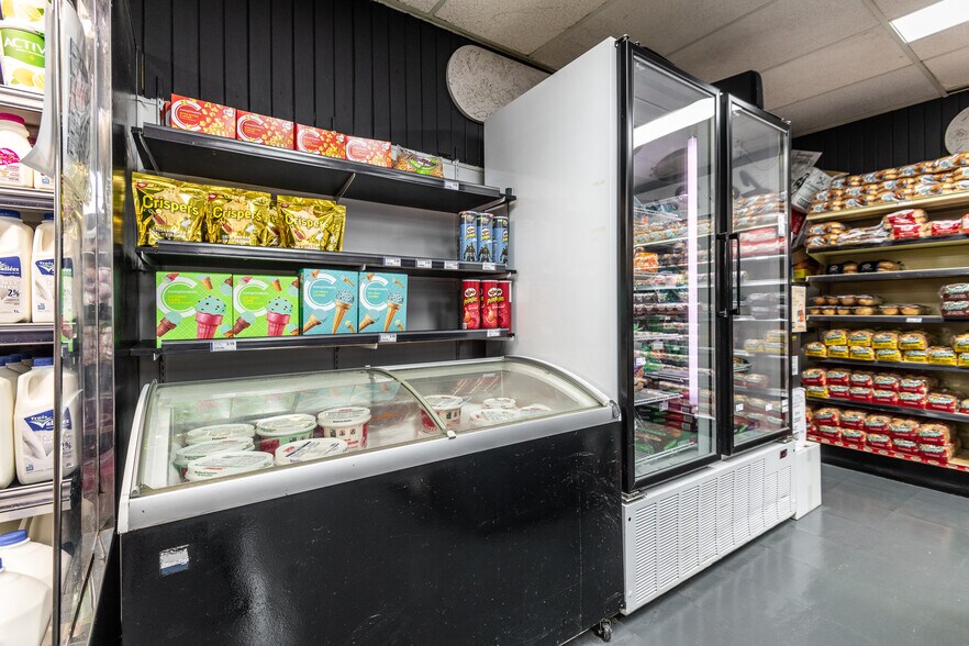 564 Du Progrès Ch, ChuteSaintPhilippe, QC J0W 1A0 General Retail