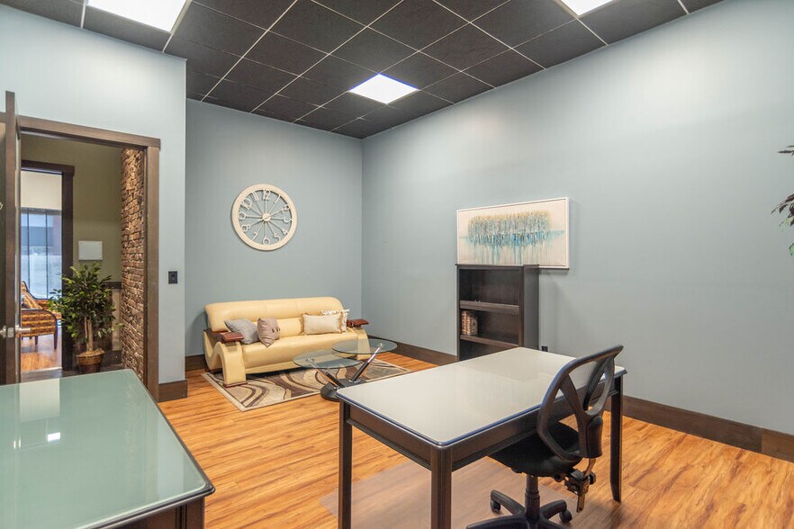 More Photos Of 170 N Perry Rd, Plainfield Freestanding For Lease