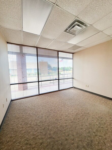 More Photos Of 2917 Altamesa Blvd, Fort Worth General Retail For Lease