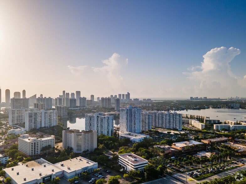 More Photos Of 18305 Biscayne Blvd, Aventura Office For Lease