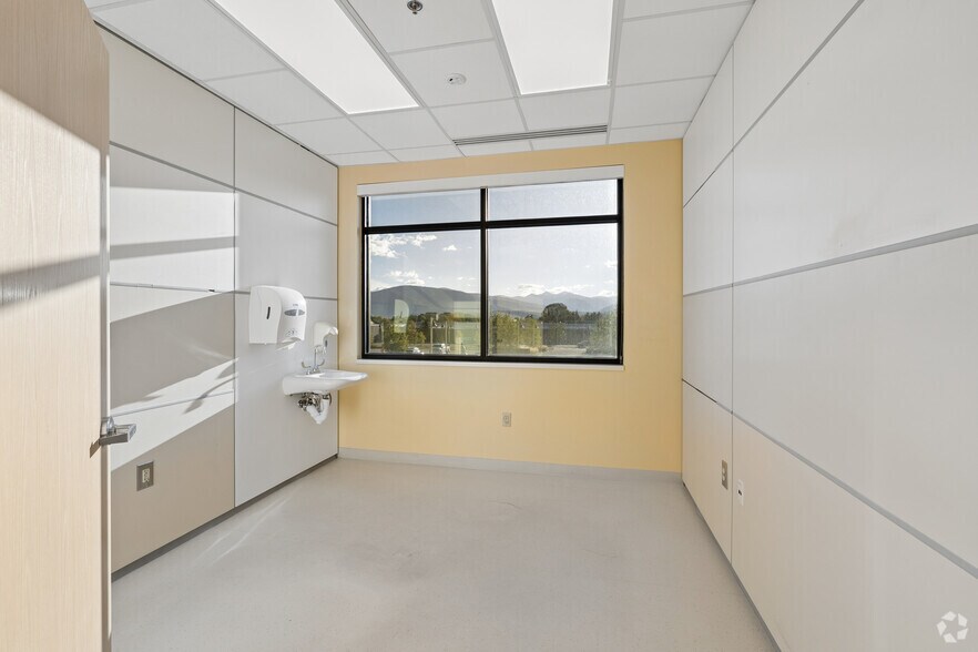 More Photos Of 226 Lusher Ct, Frisco General Retail For Sale