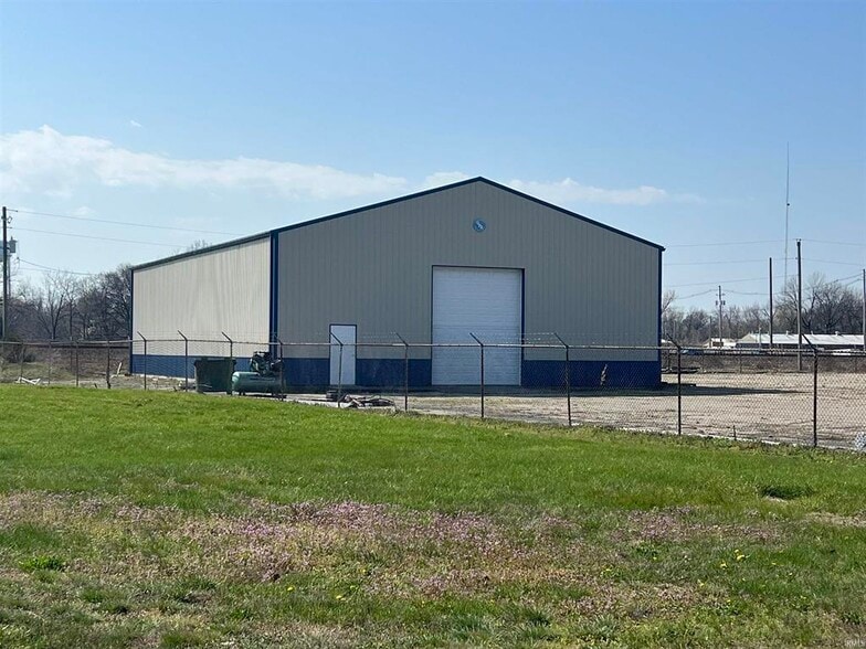 More Photos Of 1015 W 9th St, Mount Carmel Warehouse For Sale