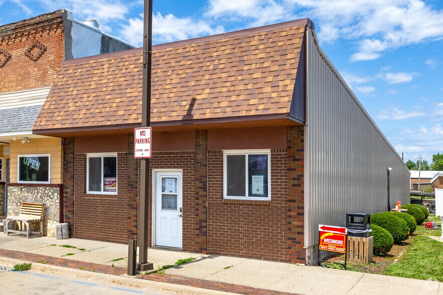 Primary Photo Of 215 W 3rd St, Tama Office For Sale