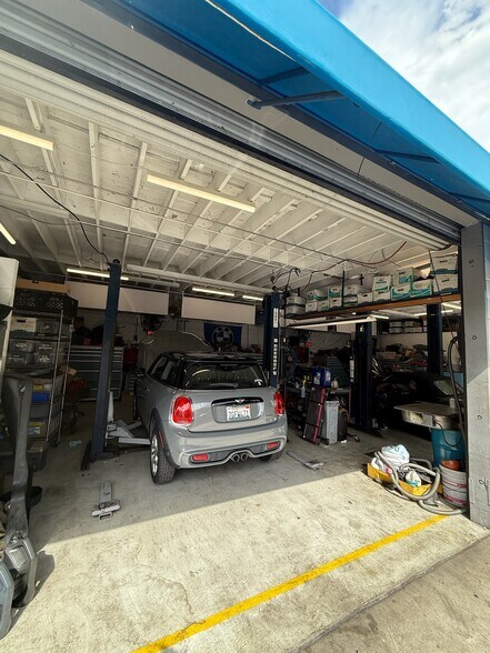 More Photos Of 7464 Draper Ave, La Jolla Service For Sale