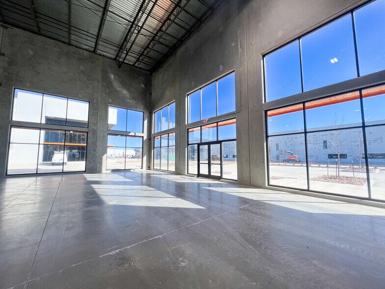 More Photos Of 11708 McAngus Rd, Del Valle Warehouse For Lease