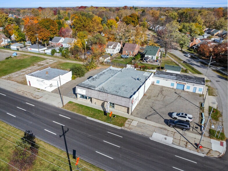 More Photos Of 25420 Grand River ave, Redford Twp Service Station For Lease