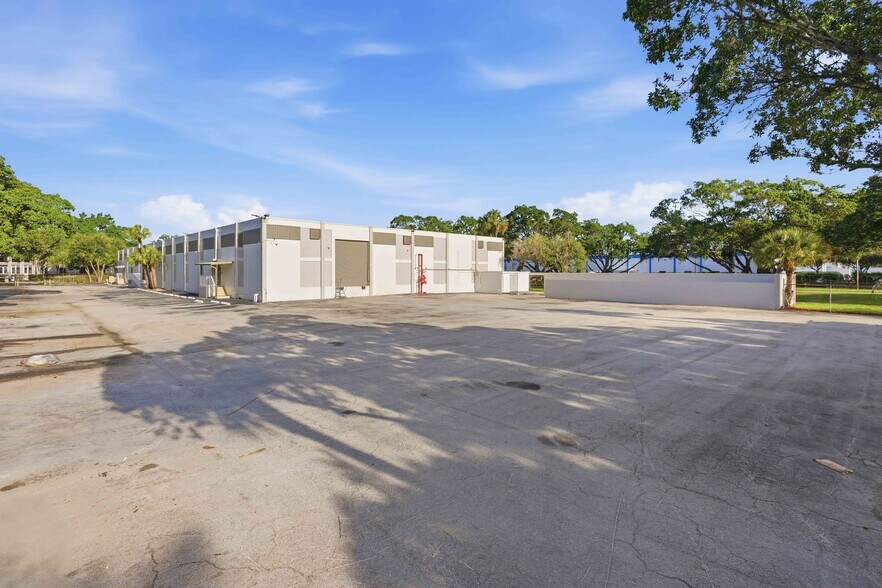 More Photos Of 14175 NW 60th Ave, Miami Lakes Industrial For Lease