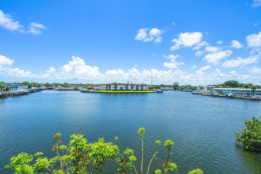 More Photos Of 628 Southwind Cir, North Palm Beach Apartments For Sale
