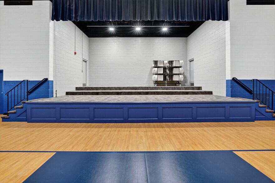 More Photos Of 8225 Barrett Dr, Manassas Religious Facility For Lease