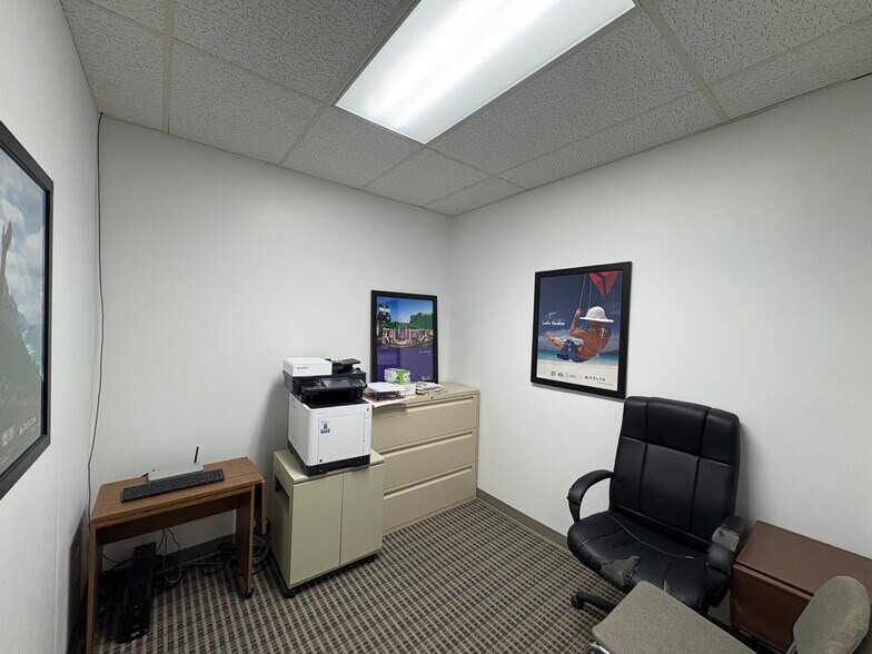 More Photos Of 5604 W 41st St, Sioux Falls Office For Sale