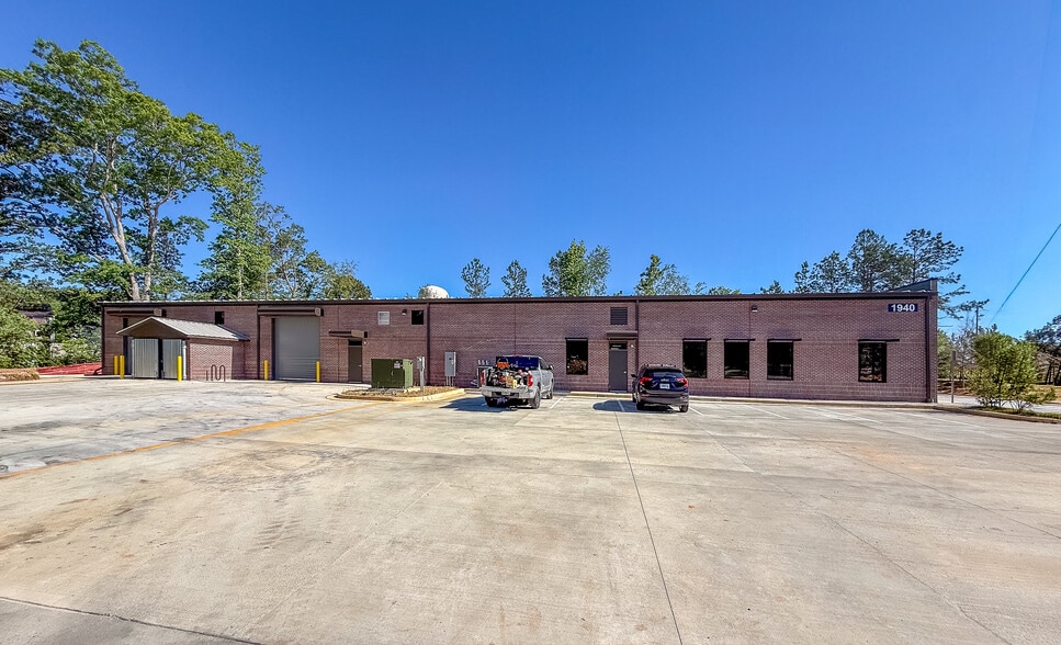 More Photos Of 1940 Atlanta Hwy, Cumming Flex For Sale