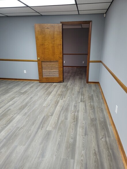 More Photos Of 112 E Dixon Blvd, Shelby Office For Lease