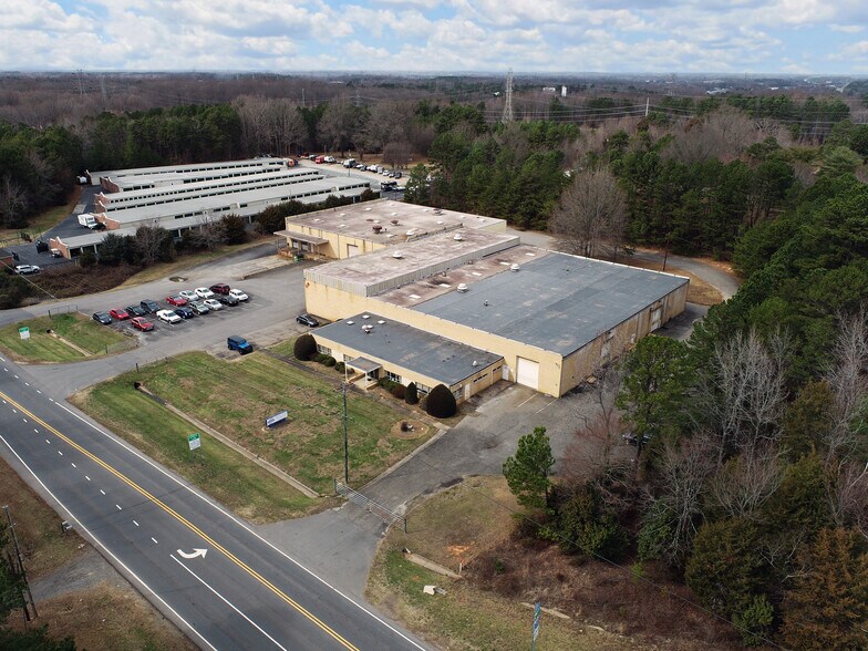 More Photos Of 11601 Hambright Rd, Huntersville Manufacturing For Lease