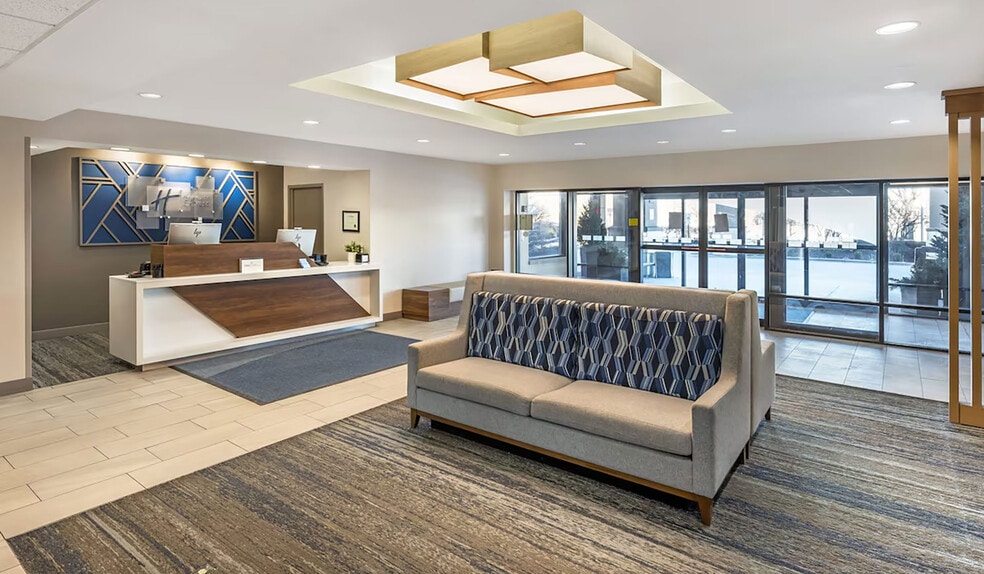 More Photos Of 13330 Cicero Ave, Crestwood Hotel For Sale