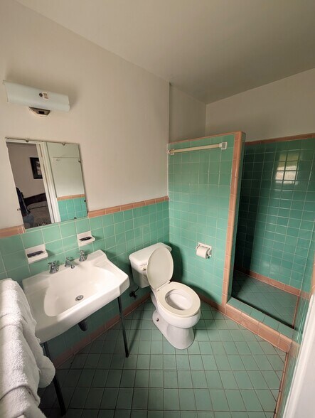 More Photos Of 1134 US Highway 80, Selma Hotel For Sale