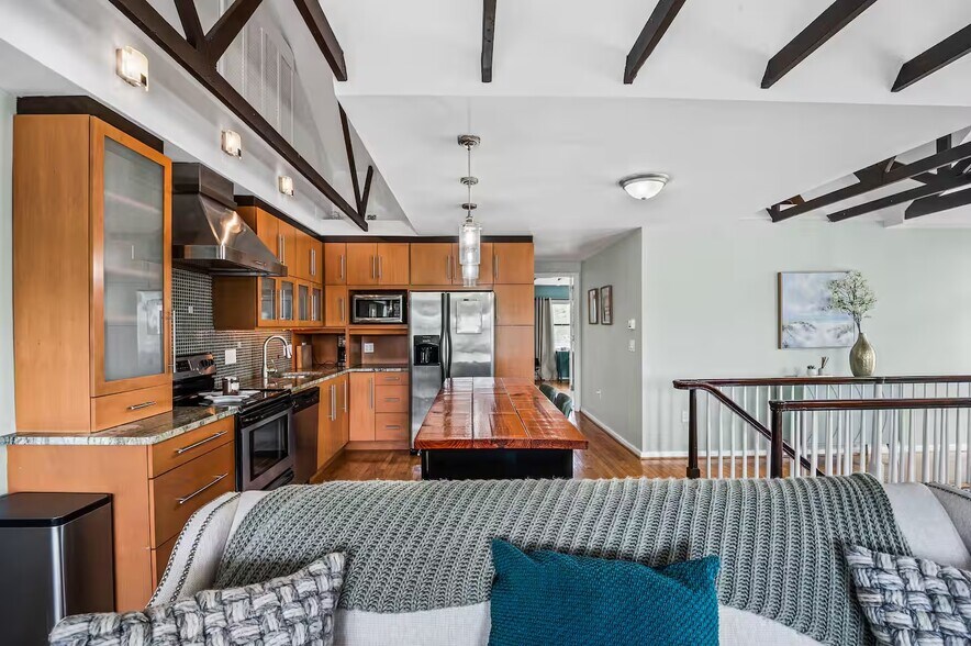 More Photos Of 3062 Beach Blvd S, Gulfport Freestanding For Sale