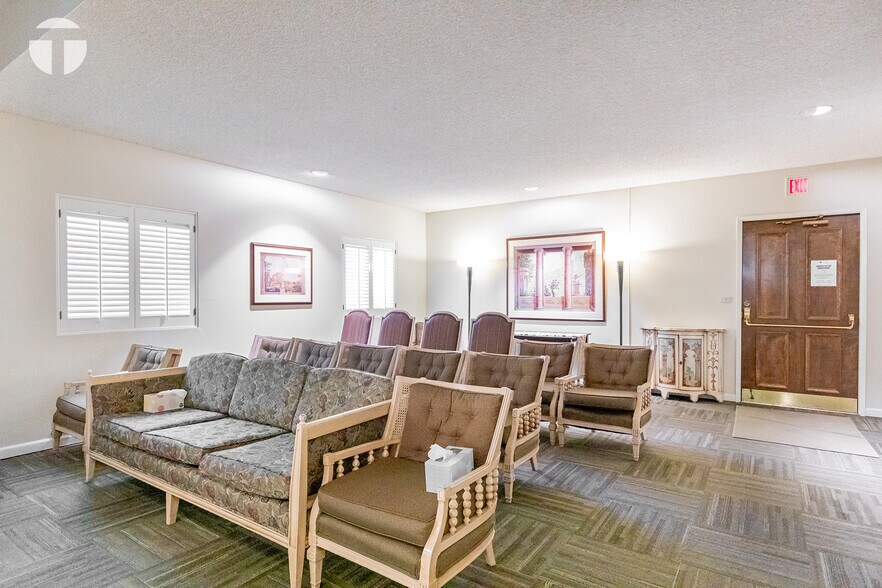 More Photos Of 2685 Riverside Blvd, Sacramento Funeral Home For Sale