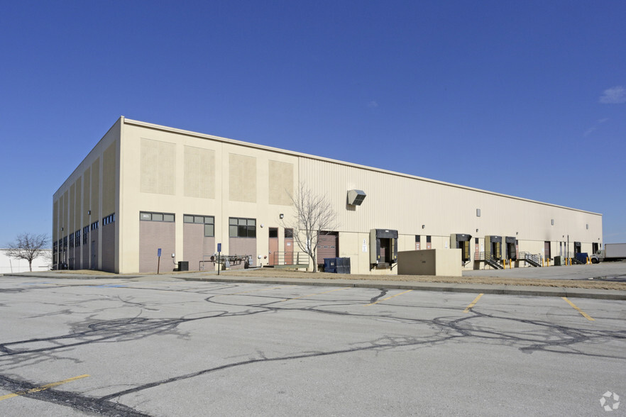 Primary Photo Of 3621-3631 N Kimball Dr, Kansas City Manufacturing For Lease