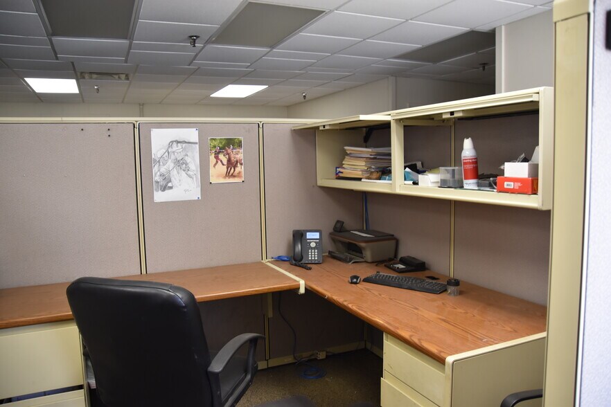 More Photos Of 2921 E 290 Rd, Grove Manufacturing For Lease