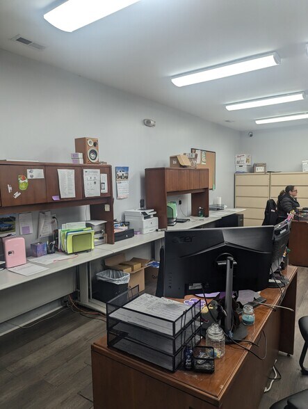 More Photos Of 1860 Stratford Ave, Stratford Auto Repair For Sale