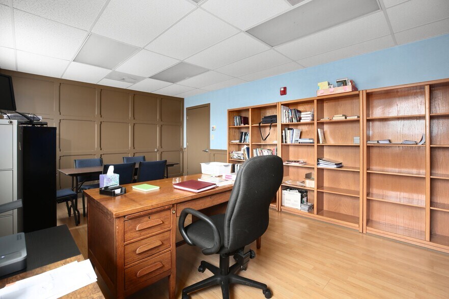 More Photos Of 9304 Onyx Ct, Fredericksburg Warehouse For Lease