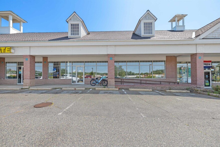 More Photos Of 37 Plaistow Rd, Plaistow Storefront For Lease