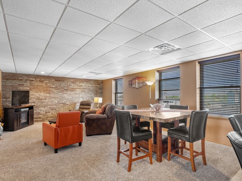 More Photos Of 201 Steele St, Algoma Hotel For Sale