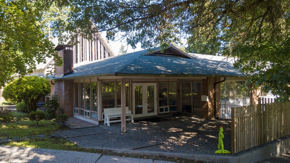 More Photos Of 9412 15th Ave NE, Seattle Specialty For Sale