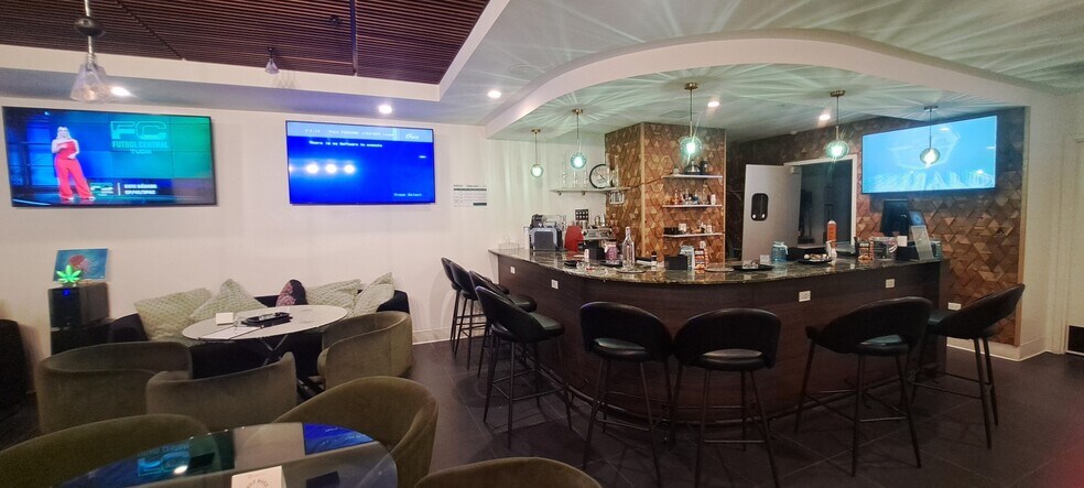 More Photos Of 660 E State Rd, Island Lake Freestanding For Sale