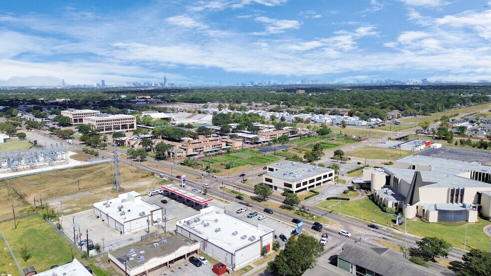 More Photos Of 10610 Fondren Rd, Houston General Retail For Lease