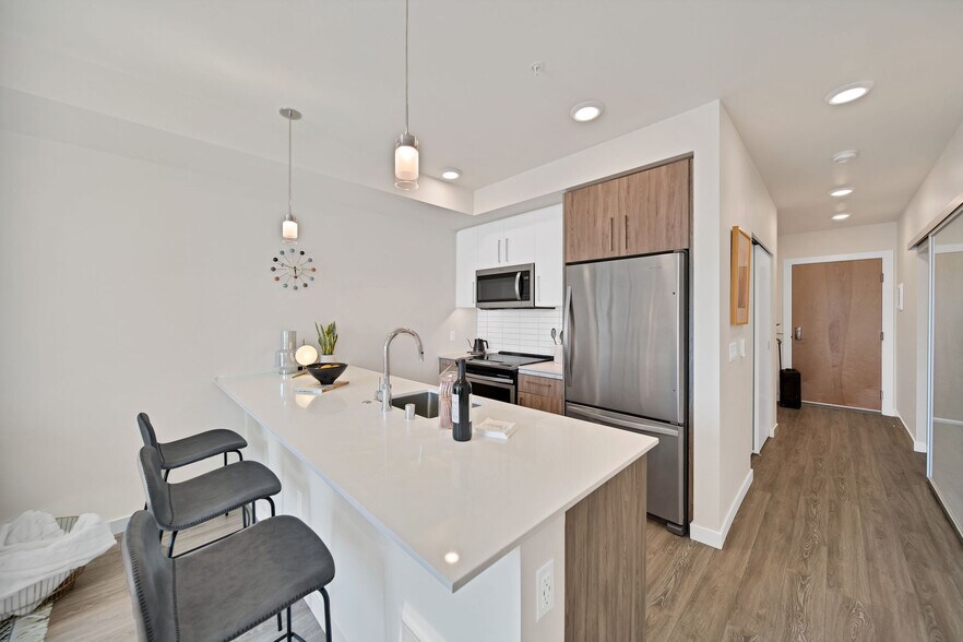 More Photos Of 11811-11821 NE 128th St, Kirkland Multifamily For Sale