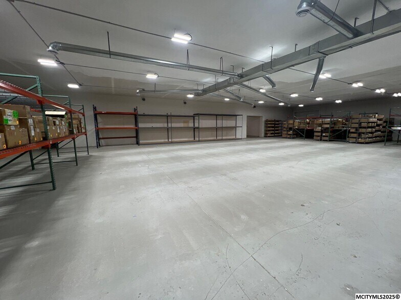 More Photos Of 1514 S Pierce Ave, Mason City Manufacturing For Sale
