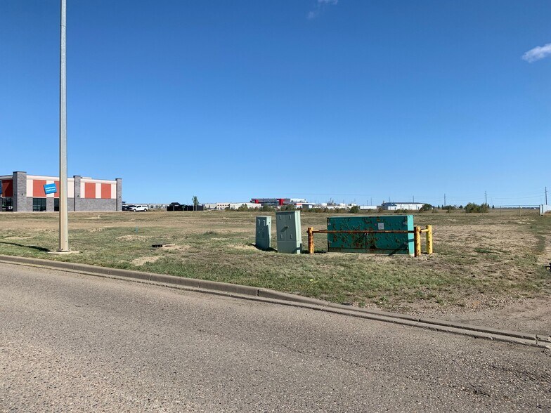 More Photos Of 2950 Box Springs Blvd NW, Medicine Hat Land For Sale