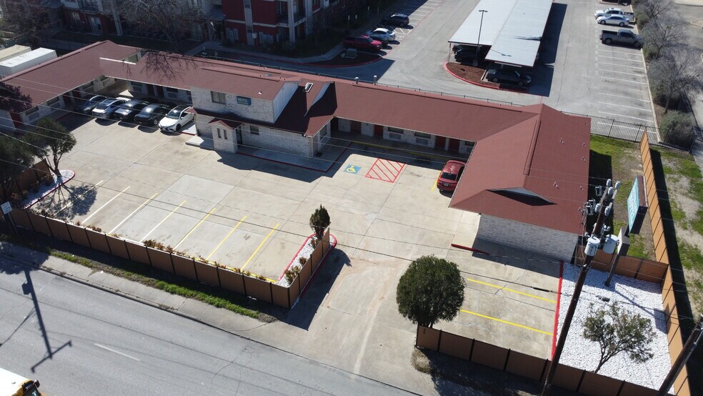 More Photos Of 909 S Frio St, San Antonio Hotel For Lease