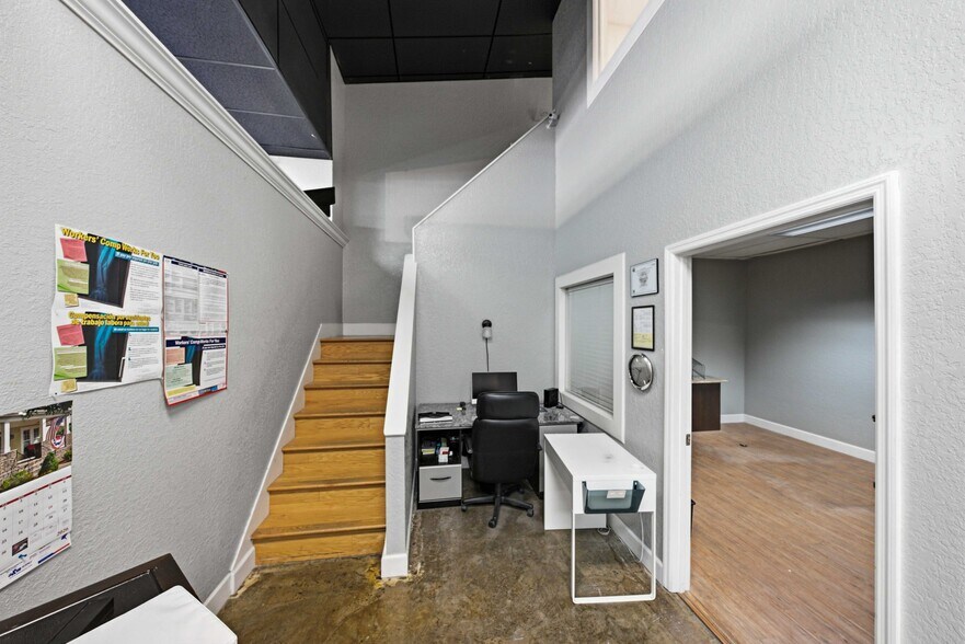More Photos Of 2205 E Edgewood Dr, Lakeland Freestanding For Lease
