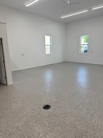 More Photos Of 6580 Lake Rd, Windsor Warehouse For Sale