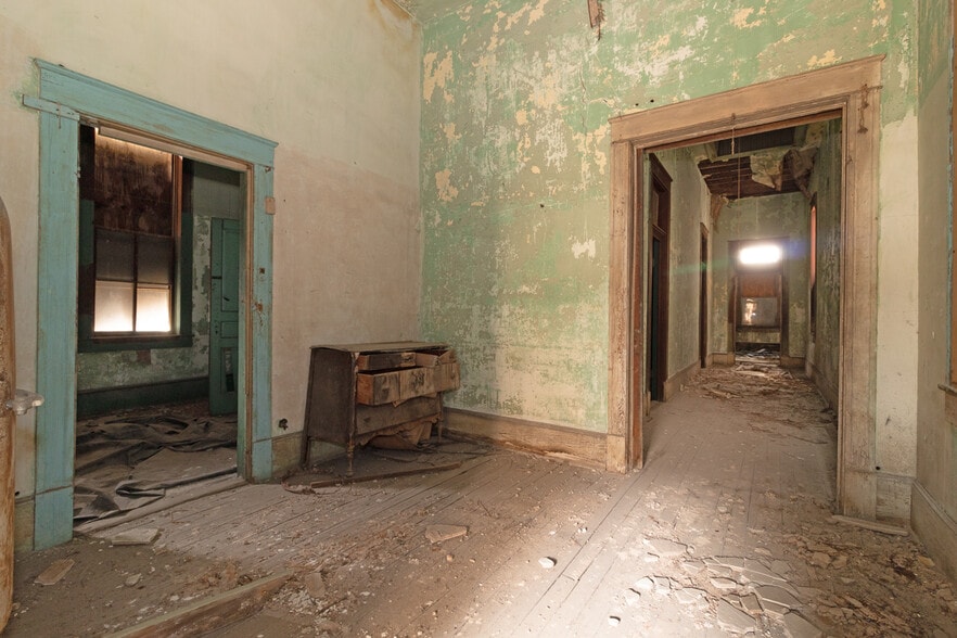 More Photos Of 111-113 N Flores St, San Antonio Storefront Retail Residential For Sale