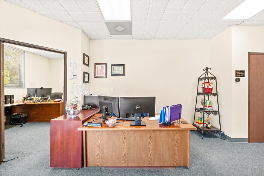 More Photos Of 42210 Zevo Dr, Temecula Warehouse For Sale