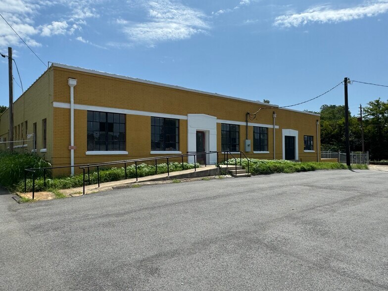 More Photos Of 321 S Jefferson Ave, Eatonton Industrial For Sale