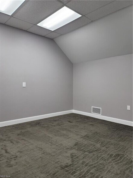 More Photos Of 15000 Madison Ave, Lakewood Office Residential For Lease