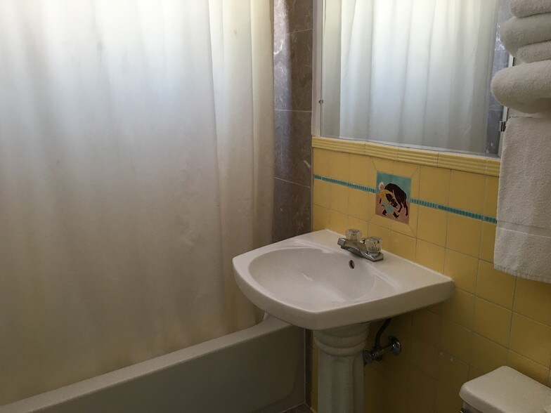 More Photos Of 1022 W Lincolnway, Cheyenne Hotel For Sale